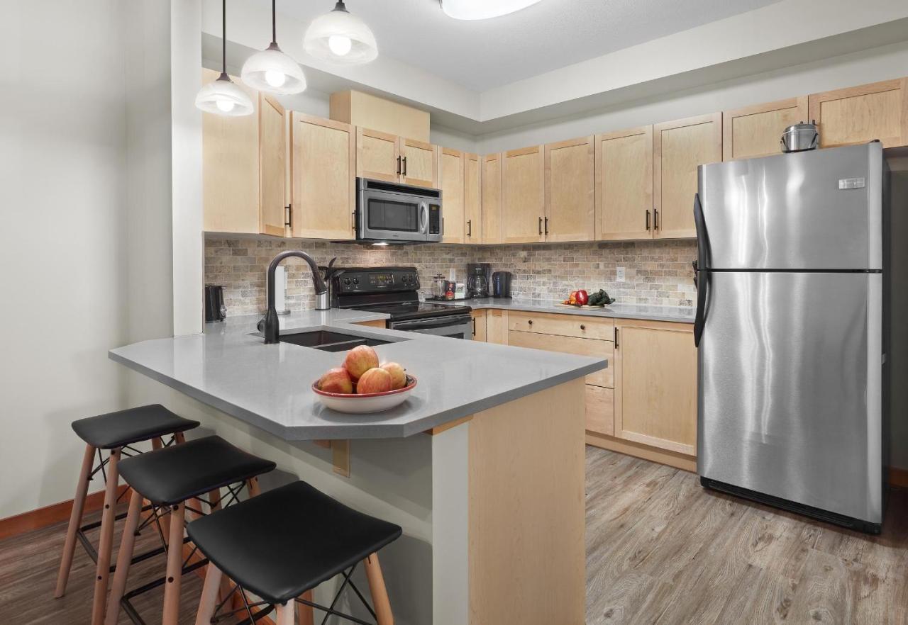 Newly Renovated Grizzly Lodge, Spacious 3Br 2Ba With Open Pool, Hot Tub Canmore Exterior photo
