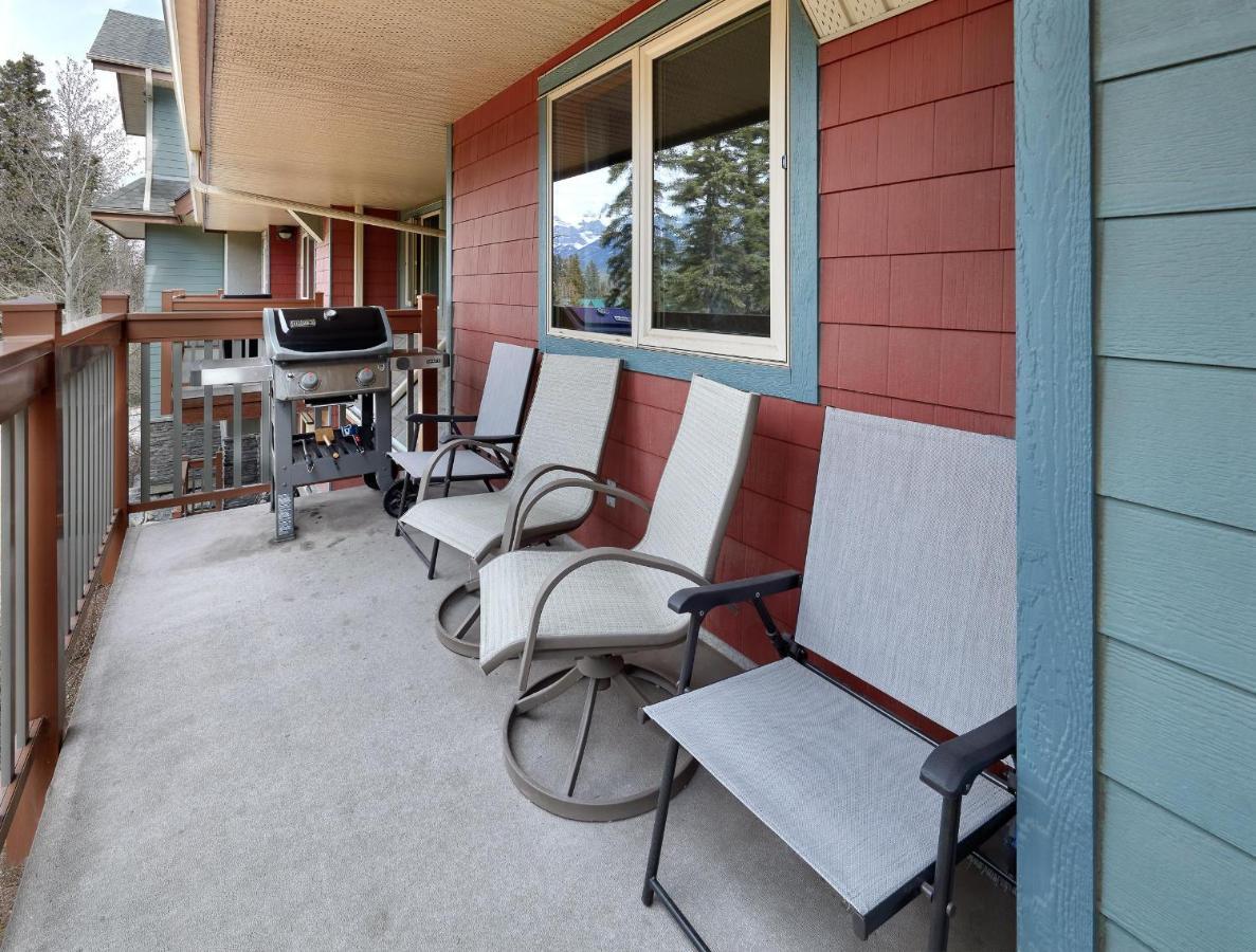 Newly Renovated Grizzly Lodge, Spacious 3Br 2Ba With Open Pool, Hot Tub Canmore Exterior photo