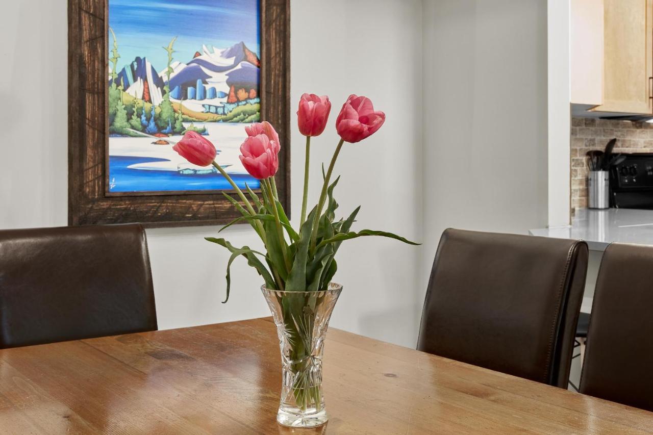Newly Renovated Grizzly Lodge, Spacious 3Br 2Ba With Open Pool, Hot Tub Canmore Exterior photo